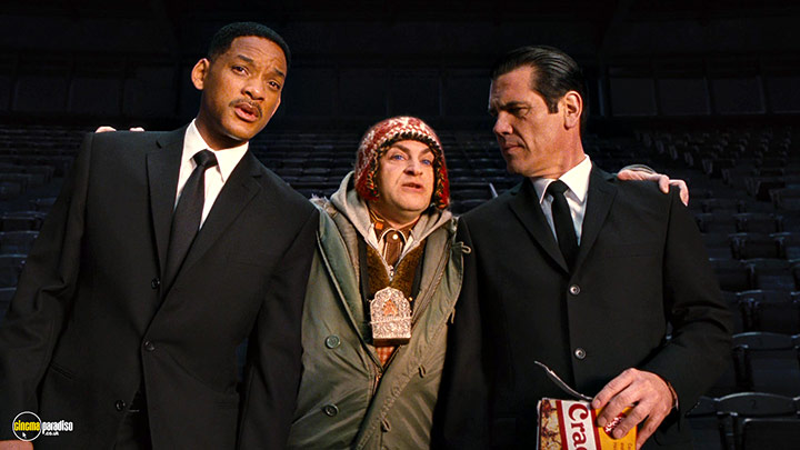A still #7 from Men in Black 3 (2012) With Will Smith, Josh Brolin And Michael Stuhlbarg