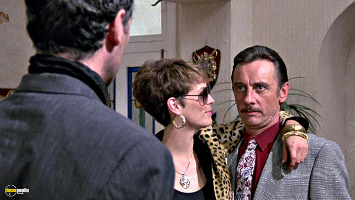 A still #3 from A Fish Called Wanda (1988) With Jamie Lee Curtis And Tom Georgeson