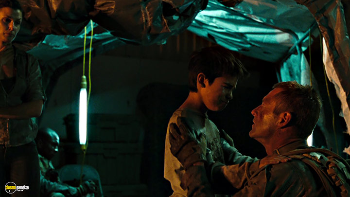 A still #18 from Battle: Los Angeles (2011)