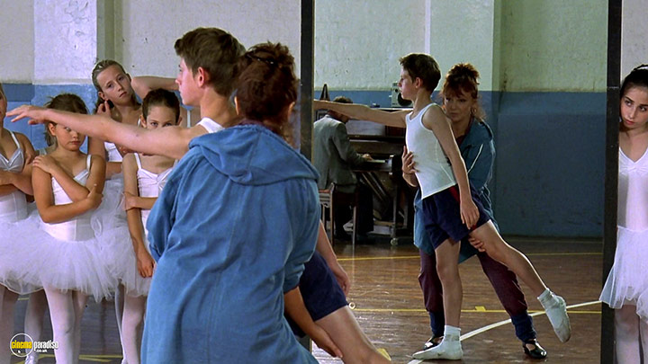 A still #18 from Billy Elliot (2000)
