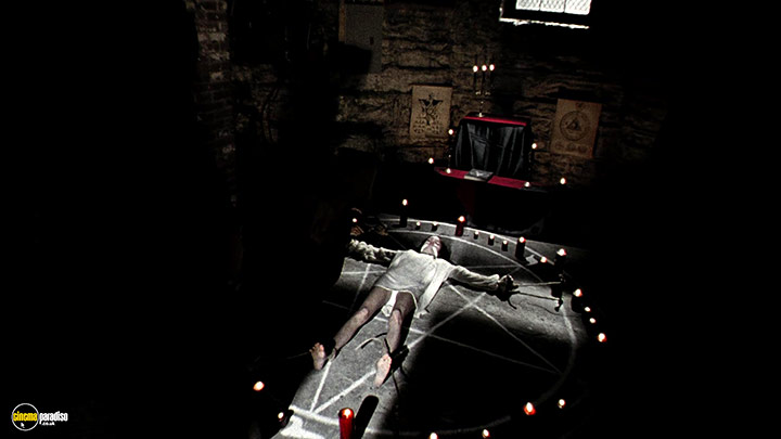 A still #5 from The House of the Devil (2009)