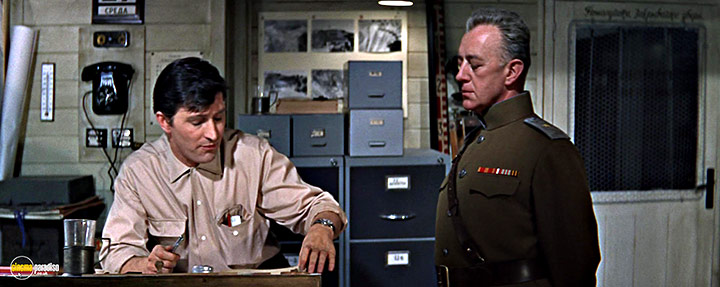 A still #8 from Doctor Zhivago (1965) With Alec Guinness