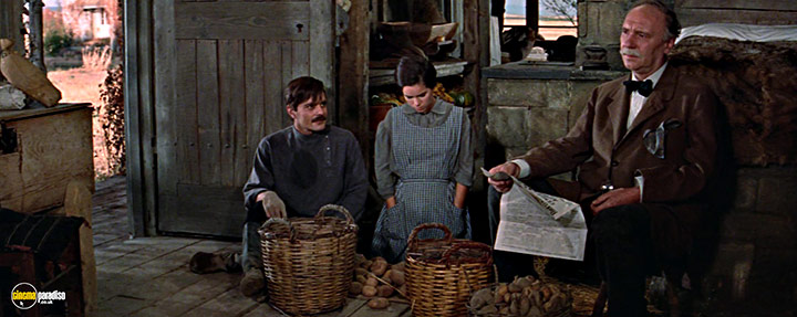 A still #31 from Doctor Zhivago (1965) With Omar Sharif, Ralph Richardson And Geraldine Chaplin