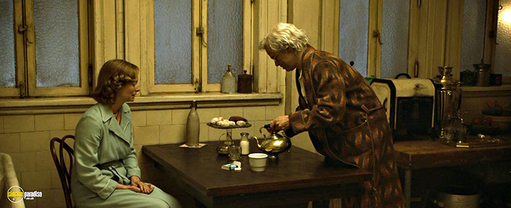 A still #24 from The Curious Case of Benjamin Button (2008) With Tilda Swinton
