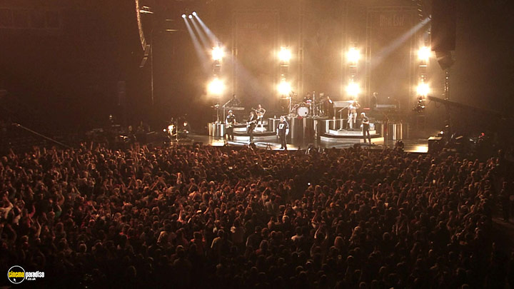 A still #8 from Meat Loaf: 3 Bats Live (2007)
