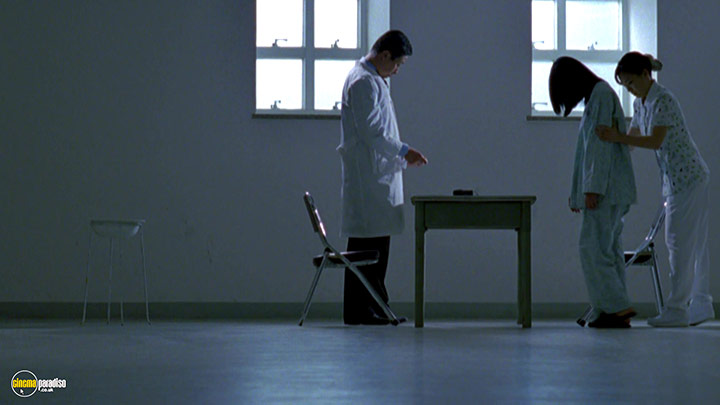 A still #20 from A Tale of Two Sisters (2003)
