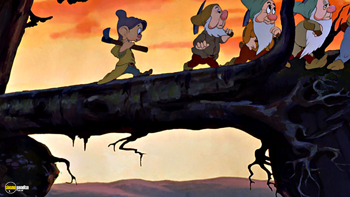 A still #101 from Snow White and the Seven Dwarfs (1937)