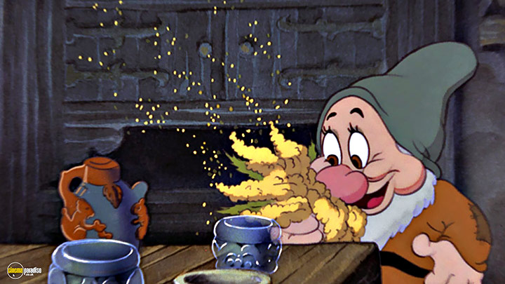 A still #102 from Snow White and the Seven Dwarfs (1937)