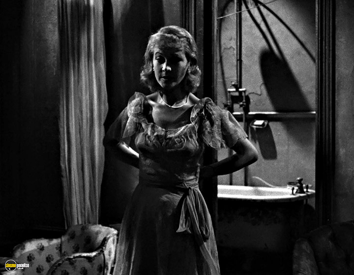 A still #4 from A Streetcar Named Desire (1951) With Kim Hunter