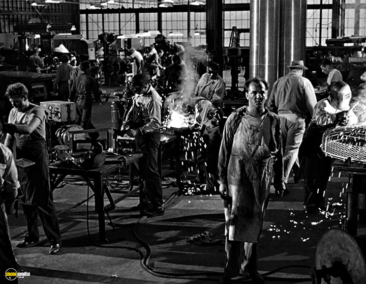 A still #12 from A Streetcar Named Desire (1951) With Karl Malden