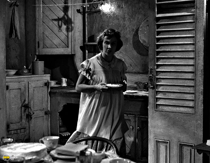 A still #13 from A Streetcar Named Desire (1951)