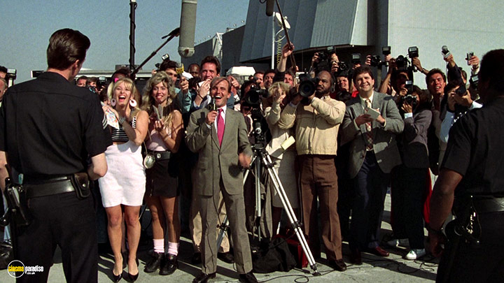 A still #83 from The Naked Gun: From the Files of Police Squad! (1988)