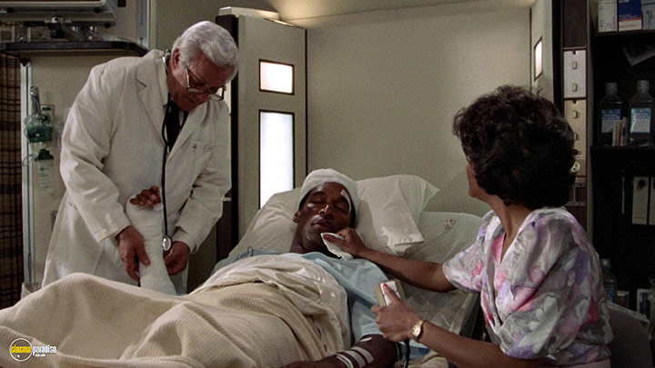 A still #73 from The Naked Gun: From the Files of Police Squad! (1988)
