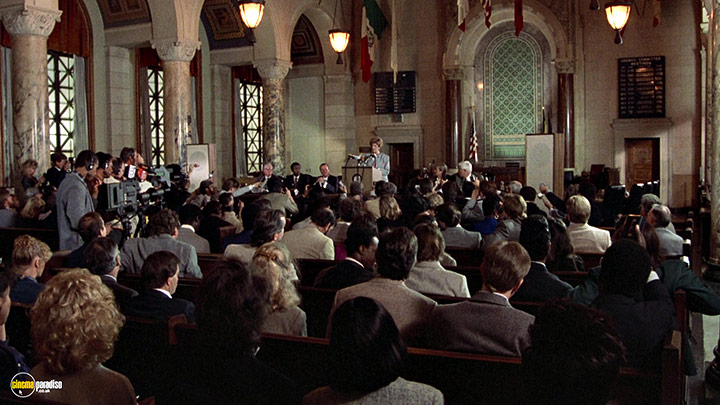 A still #80 from The Naked Gun: From the Files of Police Squad! (1988)