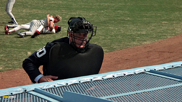 A still #93 from The Naked Gun: From the Files of Police Squad! (1988)