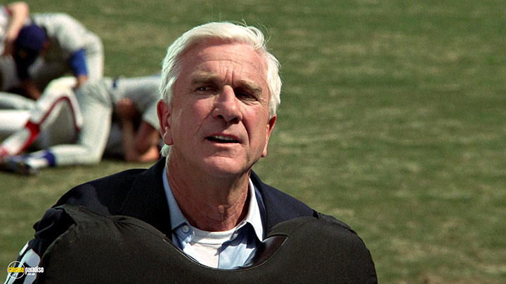 A still #94 from The Naked Gun: From the Files of Police Squad! (1988)
