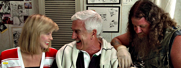 A still #100 from The Naked Gun: From the Files of Police Squad! (1988)