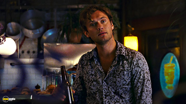 A still #21 from My Blueberry Nights (2007) With Jude Law
