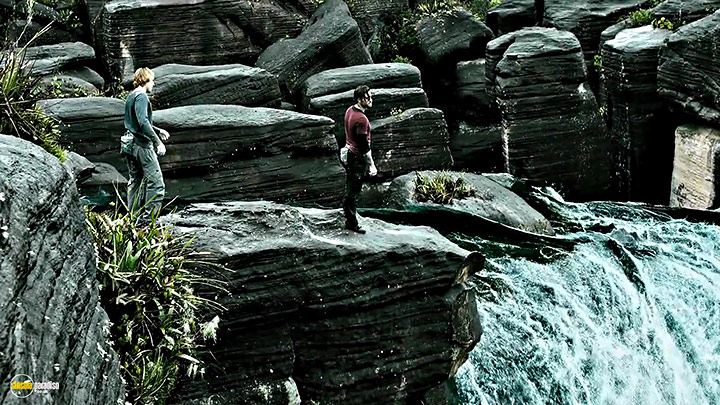 A still #86 from Point Break (2015) With Luke Bracey