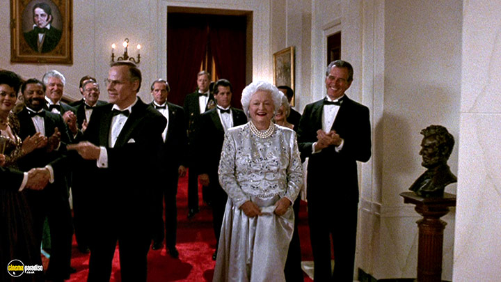 A still #43 from The Naked Gun 2 1/2: The Smell of Fear (1991)