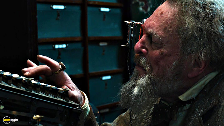 A still #16 from Jupiter Ascending (2015)