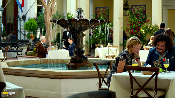 A still #28 from Focus (2015)