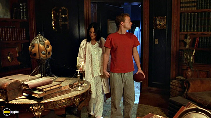 A still #16 from Scary Movie 2 (2001)