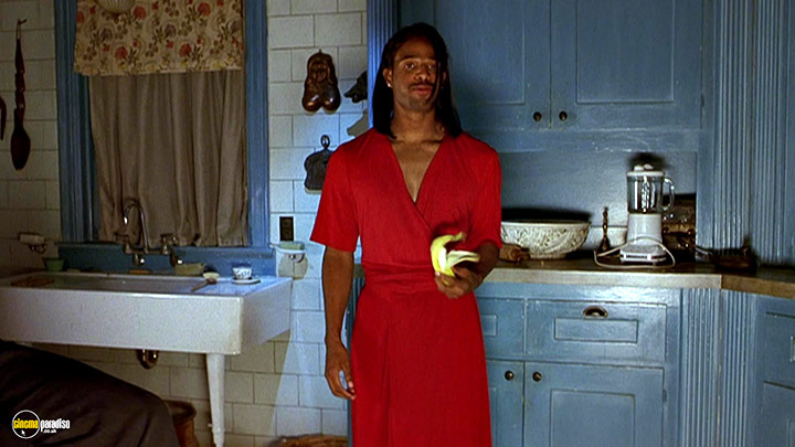 A still #20 from Scary Movie 2 (2001)