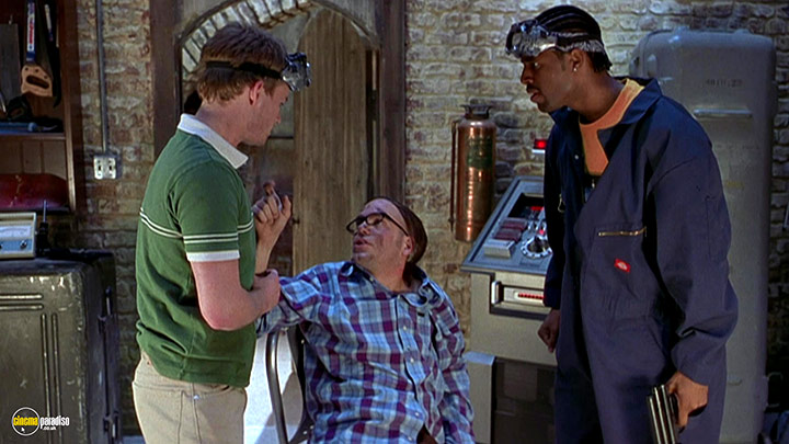 A still #32 from Scary Movie 2 (2001)