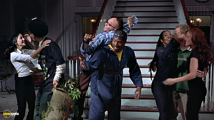 A still #33 from Scary Movie 2 (2001)