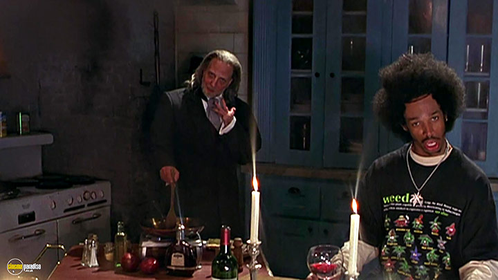 A still #2 from Scary Movie 2 (2001)