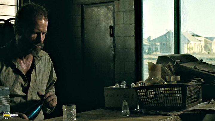 A still #37 from The Rover (2014) With Guy Pearce