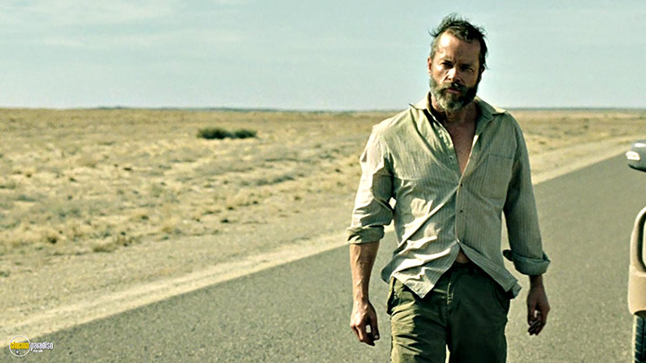 A still #32 from The Rover (2014) With Guy Pearce
