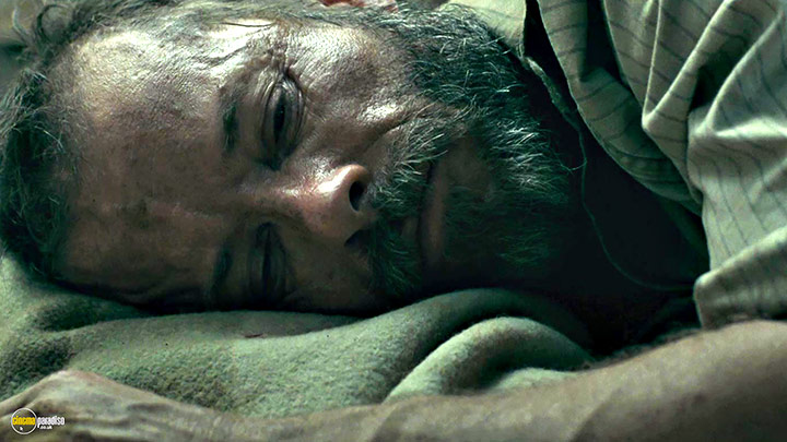 A still #18 from The Rover (2014) With Guy Pearce
