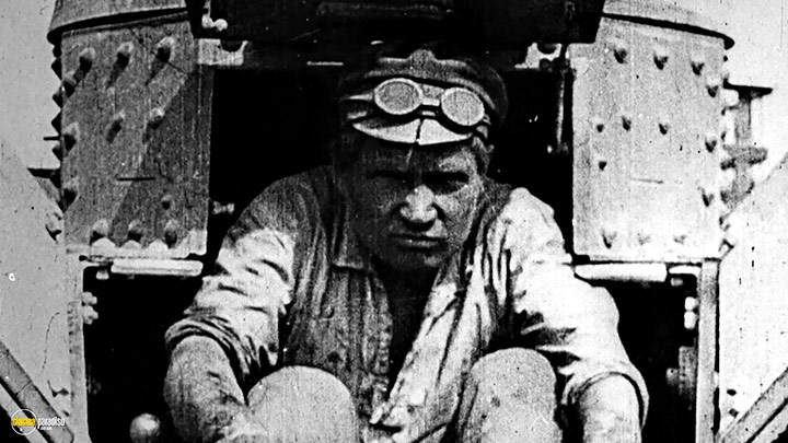 A still #14 from Man with a Movie Camera (1929)