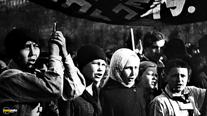 A still #20 from Man with a Movie Camera (1929)