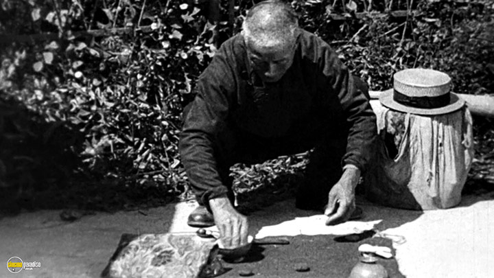 A still #3 from Man with a Movie Camera (1929)