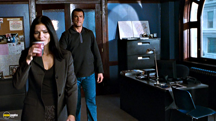 A still #33 from Exit Wounds (2001)