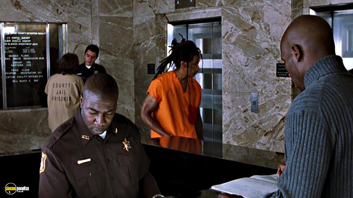 A still #29 from Exit Wounds (2001)