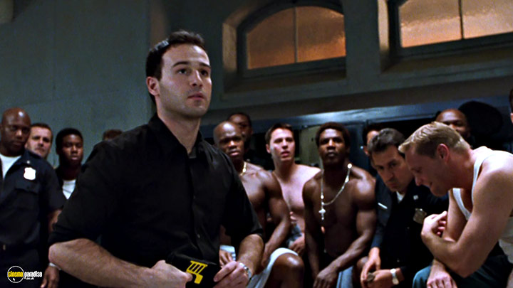 A still #24 from Exit Wounds (2001)