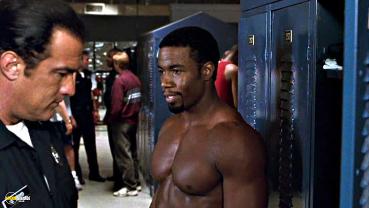 A still #23 from Exit Wounds (2001)