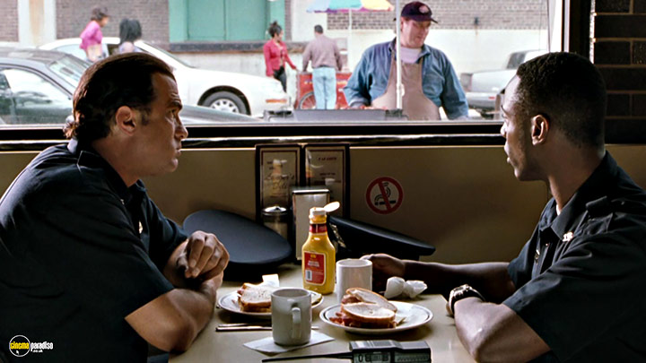 A still #19 from Exit Wounds (2001)