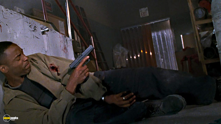 A still #4 from Exit Wounds (2001)