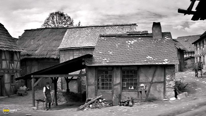A still #32 from Home from Home: Chronicle of a Vision (2014)