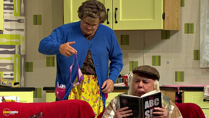 A still #31 from Mrs. Brown's Boys: Live Tour: For the Love of Mrs. Brown (2013)