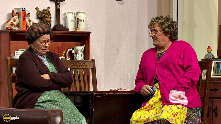 A still #24 from Mrs. Brown's Boys: Live Tour: For the Love of Mrs. Brown (2013)
