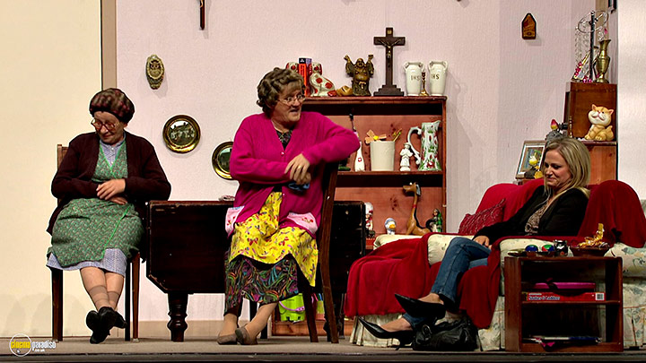 A still #23 from Mrs. Brown's Boys: Live Tour: For the Love of Mrs. Brown (2013)
