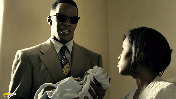 A still #33 from Ray (2004) With Jamie Foxx
