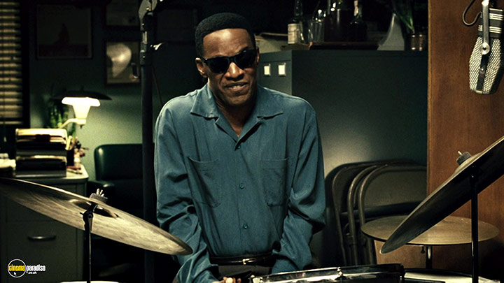 A still #27 from Ray (2004) With Jamie Foxx