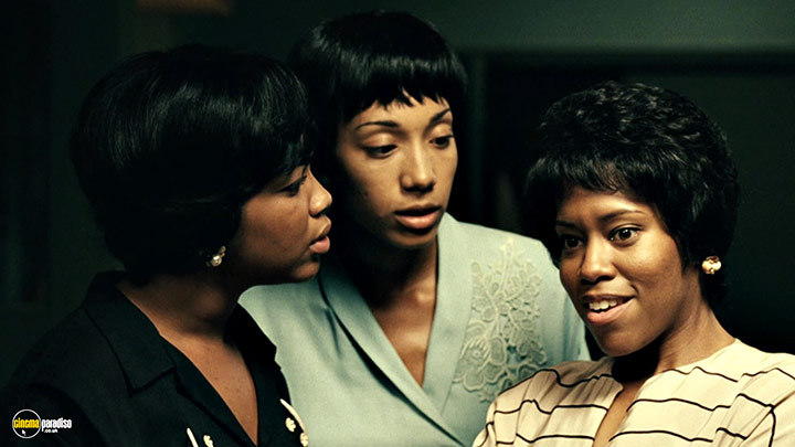A still #26 from Ray (2004) With Aunjanue Ellis And Regina King